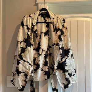 EUC wrap around dress shirt.